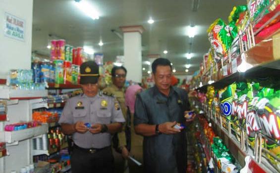 Tim Gabungan Sita Produk Kedaluwarsa