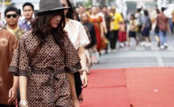 Mari Semua Warga Pakai Baju Batik Hari Ini
