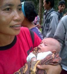 Bungkusan Kain Bergerak Itu Ternyata Bayi 1,5 Bulan