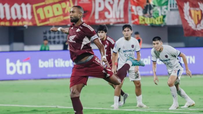 CETAK GOL - Bek PSM Makassar, Yuran Fernandes mencetak gol via penalti melawan Persita Tangerang pada pertandingan pekan 24 Super League 2025/2026 di Stadion BJ Habibie, Parepare, Senin (2/3) malam WIB. PSM sementara unggul 2-0.