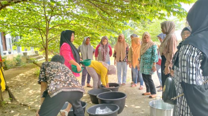 Para pelaku UMKM Batik Tapsel dibekali keterampilan membatik modern dan tradisional dalam pelatihan yang didukung PTAR, agar siap bersaing di pasar yang lebih luas.