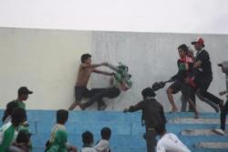 Persiba vs Persebaya Main Bola, Bonek Main Jotos