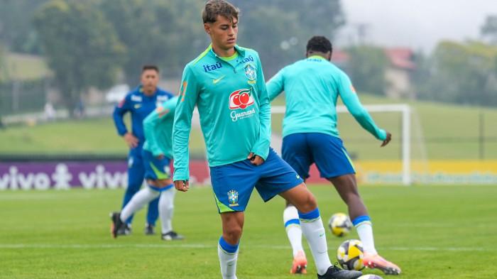 ANDALAN BRASIL - Gelandang serang Brasil U17, Tiaguinho, tampak ambil bagian dalam sesi latihan tim di Training Camp Granja Comary, Rio de Janeiro, Senin (27/10/2025), sebagai persiapan menuju Piala Dunia U17 2025 di Qatar. (Website Federasi Brasil - 28/10/2025)