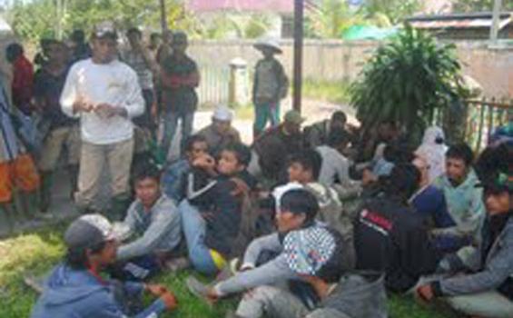Ratusan Buruh Harian Tuntut THR