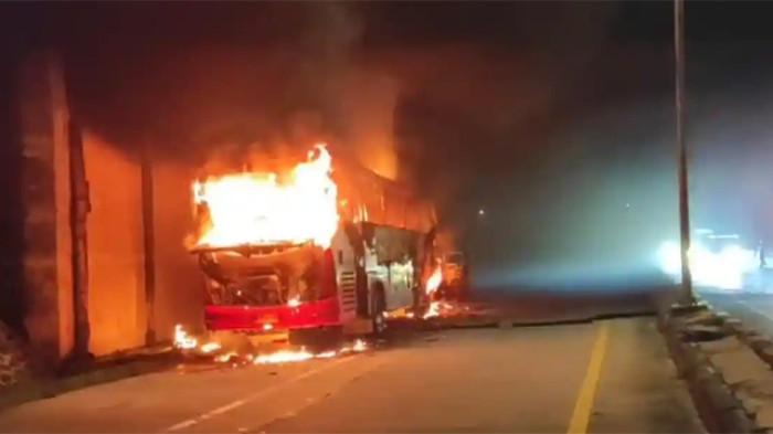Bus Harapan Jaya Terbakar di Tol CIpali_1