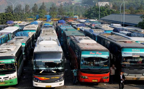 Ratusan Bus angkutan Antri di Pelabuhan Bakauheni