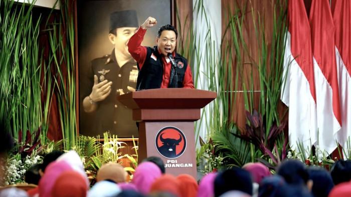 LAYANAN KESEHATAN RAKYAT - Ketua DPP PDI Perjuangan (PDIP) Bidang Jaminan Sosial, Charles Honoris saat sambutan acara Peringatan Hari Keselamatan Pasien Sedunia dengan tema ‘Seluruh Rakyat Berhak Sehat’ yang digelar oleh DPP PDIP di Sekolah Partai Lenteng Agung, Jakarta, Rabu (17/9/2025).