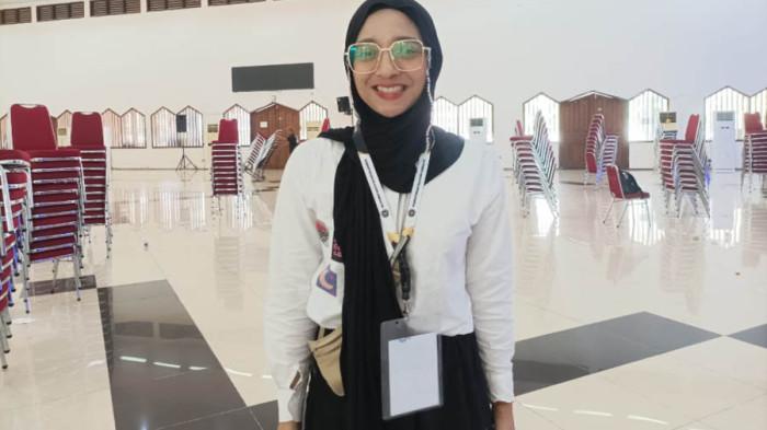 PETUGAS HAJI - Aktivis Chiki Fawzi terpilih sebagai salah satu petugas haji yang akan bertugas di Arab Saudi. Ini cerita anak bungsu dari Ikang Fawzi dan mendiang Marissa Haque menjalani diklat petugas haji berbasis semi militer.