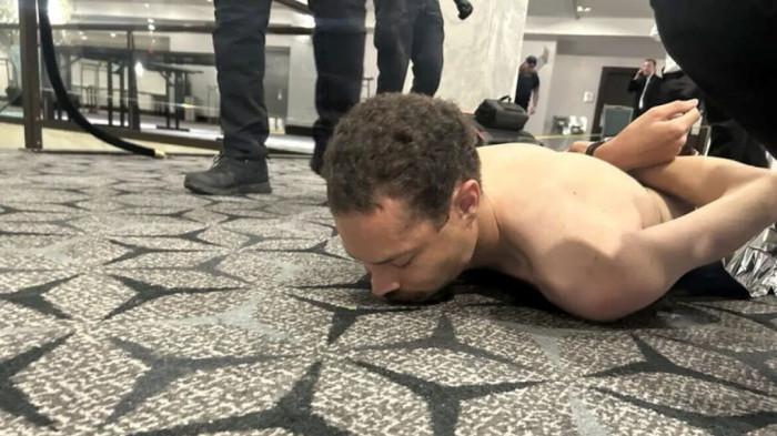 TEMBAK SECRET SERVICE - Gambar tangkap layar yang menunjukkan tersangka penembakan seorang petugas keamanan di acara makan malam yang dihadiri Presiden AS, Donald Trump, Cole Thomas Allen saat ditangkap pihak keamanan. Cole dilaporkan menembak seorang agen secret service, pasukan pengawal Presiden AS pada acara White House Correspondents' Dinner di Washington Hilton Hotel, Washington, D.C., Amerika Serikat, Sabtu (25/4/2026).