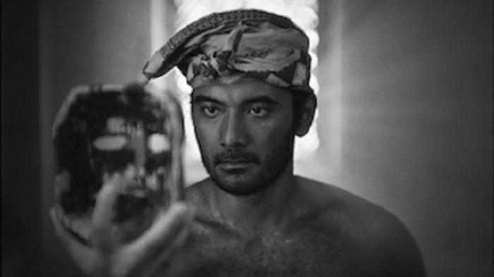 Cuplikan adegan dalam film Samsara diunduh dari rilis Netflix