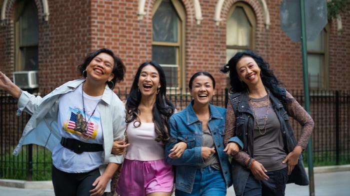 SERIAL INDONESIA NETFLIX - Cuplikan adegan dalam serial Ratu Ratu Queens: The Series diunduh dari rilis Netflix Kamis (4/9/2025).
