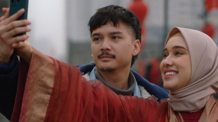 FILM INDONESIA NETFLIX - Cuplikan adegan film Assalamualaikum Beijing 2: Lost in Ningxia diunduh dari rilis Netflix Selasa (4/11/2025).