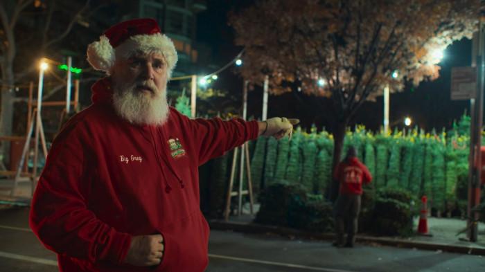 Cuplikan adegan film The Merchants of Joy yang dirilis Prime Video