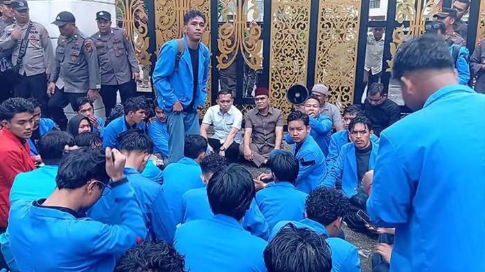DEMO mahasiswa dprd riau