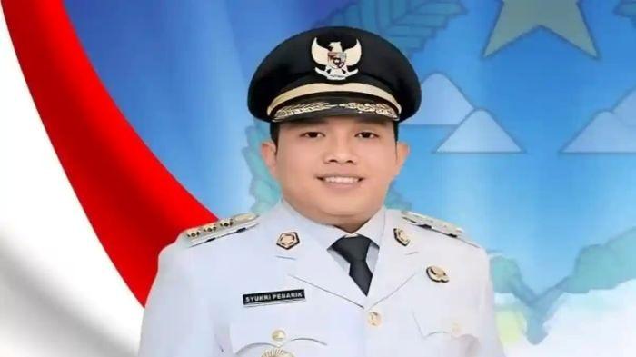 DILAPORKAN HILANG- Wali Kota Sibolga Akhmad Syukri Nazry Penarik dilaporkan hilang. Akhmad Syukri Nazry Penarik dilaporkan hilang saat terjebak banjir di Kecamatan Sitahuis, Tapanuli Tengah (Tapteng), wilayah yang terkena banjir dan longsor hingga akses jalan terputus.