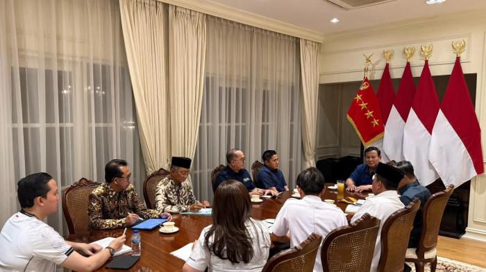 DIRUT KAI BERTEMU PRESIDEN PRABOWO -Direktur Utama PT KAI Bobby Rasyidin bersama jajaran dari PT KAI menemui Presiden RI Prabowo Subianto menanggapi kunjungan Presiden ke kawasan bantaran rel kereta api di Pasar Senen, Jakarta Pusat, Kamis(27/3/2026).