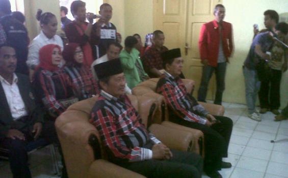 Ketua DPC PIDP Bone dan Demokrat Daftar di KPU