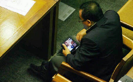 Tiga Menteri Nonton Bareng Video Porno saat Rapat