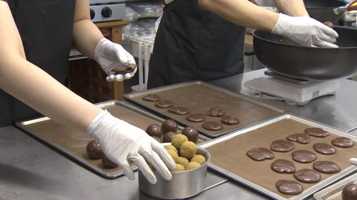 DUBAI CHEWY COOKIE - Tangkap layar pembuatan cemilan Dubai Chewy Cookie yang sedang viral di Korea Selatan hingga Indonesia