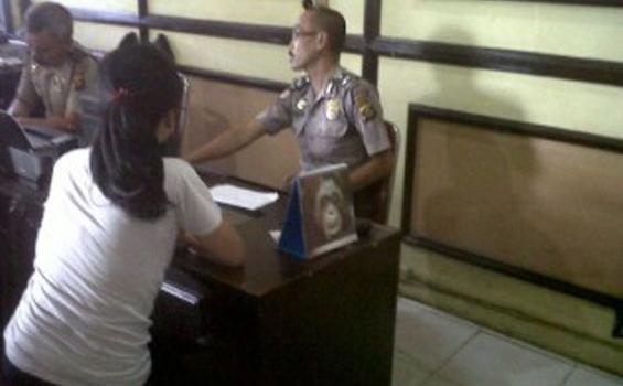 DW Mengaku Payudaranya Diremas Dua Kali