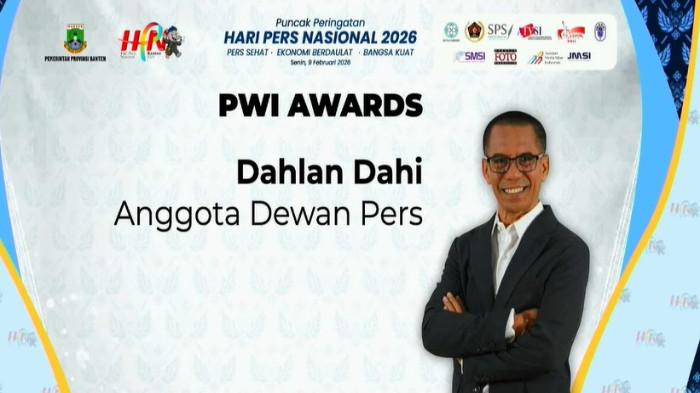 PWI AWARDS - Ketua Komisi Digital dan Sustainability Dewan Pers, Dahlan Dahi, meraih penghargaan dari Persatuan Wartawan Indonesia (PWI) Awards di puncak peringatan Hari Pers Nasional (HPN) 2026, Senin (9/2/2026).