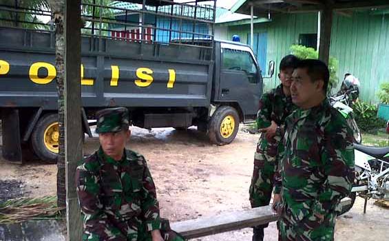 Hujan, Pencarian dari Jalur Udara Ditunda