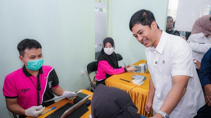 WAKIL MENTERI KESEHATAN RI. Wakil Menteri Kesehatan RI, Prof. Dante Saksono Harbuwono menyebut, masalah TBC bukan hanya soal mengobati. Tetapi menemukan kasus lebih awal, terutama pada mereka yang tidak bergejala. 
