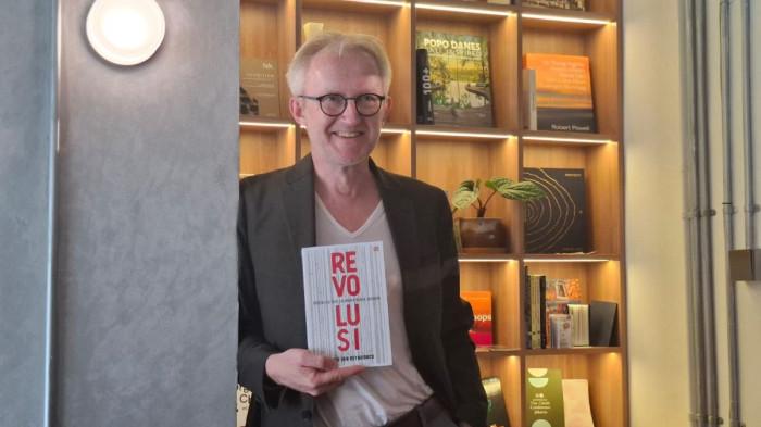 Van Reybrouck Gramedia Terbitkan Buku Revolusi David Van Reybrouck, Ungkap Fakta Baru ...