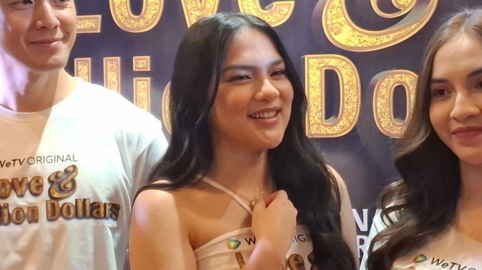 HUBUNGAN TOXIC - Davina Karamoy pernah rasakan hubungan toxic seperti perannya dalam series 'Love & 10 Million Dollars'. Davina Karamoy di kawasan Thamrin Jakarta Pusat, Senin (13/4/2026).