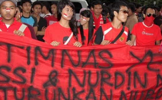 Suporter: Ayo Turun ke Jalan Adang Nurdin!