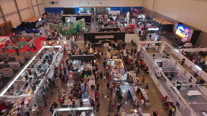 EVENT DIE CAST TERBESAR - Suasana penyelenggara Indonesia Diecast Expo 2025 di Hall 10 ICE BSD Tangerang. Event ini diikuti ratusan peserta dan berlangsung dua hari pada Sabtu-Minggu, 25-26 Oktober 2025.