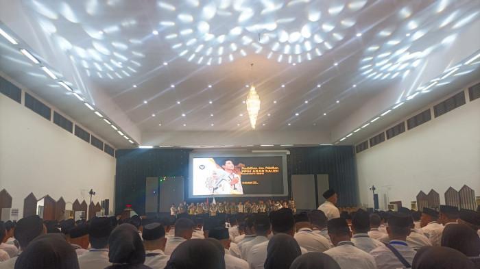 CALON PETUGAS HAJI - Sejumlah calon petugas haji menjalani diklat PPIH Arab Saudi 1447 H/2026 di Asrama Haji Pondok Gede, Jakarta Timur, Minggu (11/1/2026)