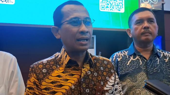IURAN BPJS KESEHATAN – Direktur Utama BPJS Kesehatan Prihati Pujowaskito memberikan keterangan resmi terkait stabilitas finansial lembaga di kantornya di Jakarta Pusat, Rabu (4/3/2026). Ia menegaskan rencana penyesuaian iuran JKN 2026 kini masih dalam tahap pembahasan dan menunggu keputusan final Presiden Prabowo Subianto.