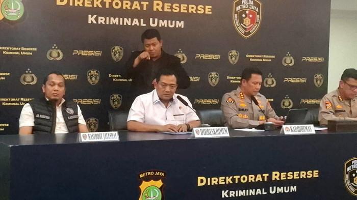 KASUS IJAZAH JOKOWI -  Dirreskrimum Polda Metro Jaya Kombes Iman Imanuddin menyampaikan soal permohonan restorative justice (RJ) yang diajukan dua tersangka kasus ijazah Presiden ke-7 RI Joko Widodo yakni Eggi Sudjana dan Damai Hari Lubis di Mapolda Metro Jaya, Jakarta Selatan, Senin (12/1/2026).