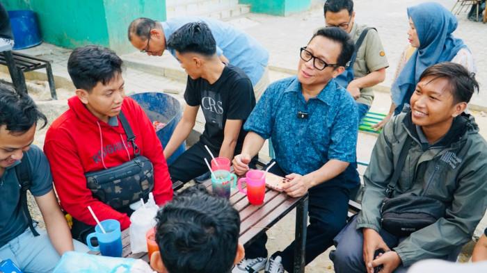 Dirut BPJS TK berdialog dengan pekerja yang menghuni Griya Pekerja Batam