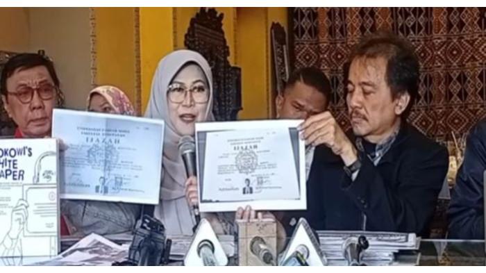 ANOMALI IJAZAH JOKOWI - Pegiat media sosial, Tifauzia Tyassuma atau Dokter Tifa mengungkap anomali terkait ijazah Jokowi dalam konferensi pers di Jakarta, Senin (16/2/2026).