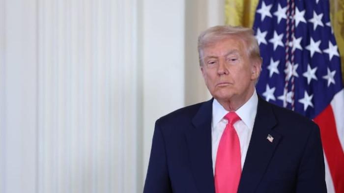 MENGANCAM IRAN - Presiden Amerika Serikat Donald Trump mengancam akan menghancurkan infrastruktur pembangkit listrik Iran jika tak kunjung membuka Selat Hormuz dalam 48 jam agar bisa kembali dilintasi kapal tanker pengangkut minyak. Ancaman tersebut dia lontarkan di akun Truth Social hari Sabtu, 21 Maret 2026.