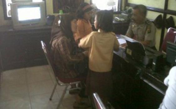 Takut Dipukuli Ayah Dua Bocah SD Nekat Kabur