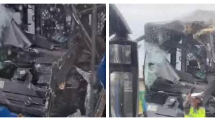 TRANSJAKARTA TABRAKAN - Dua bus Transjakarta tabrakan di Koridor 13, penumpang luka ringan, layanan terganggu saat jam sibuk.