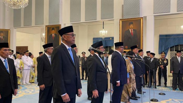 LANTIK DUBES RI - Presiden Prabowo Subianto melantik 10 Duta Besar (Dubes) Luar Biasa dan Berkuasa Penuh (LBBP) di Istana Negara, Kompleks Istana Kepresidenan, Jakarta Pusat, Rabu (8/10/2025). Selain itu ada satu Wakil Dubes RI yang juga dilantik.