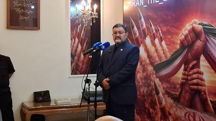 ISRAEL SERANG IRAN – Duta Besar (Dubes) Iran untuk Republik Indonesia, Mohammad Boroujerdi, memberikan keterangan per terkait serangan Israel ke negaranya, di Menteng, Jakarta, Senin (2/3/2026). Ia menyebut gempuran Israel pada Sabtu (28/2/2026) lalu telah merenggut nyawa 555 sipil, termasuk 200 siswi SD yang gugur saat berpuasa.