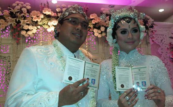 Eddies Adelia Resmi Jadi Nyonya Ferry Setiawan