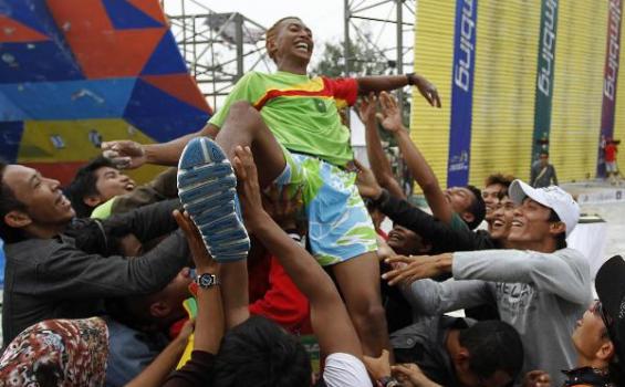 Beginilah Bahagianya Atlet Kalau Raih Medali Emas PON