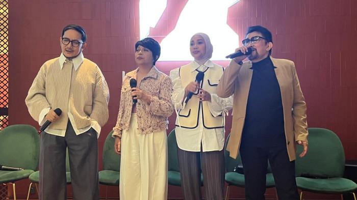KONSER NOSTALGIA - Lita Zein, Yana Julio, Agus Wisman, dan Ucie Nurul, yang tergabung dalam Elfa's Singers menggelar konser bertajuk 