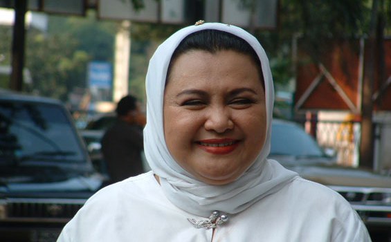 Emilia Contessa Jalani Nazar Bawa Tidur Pin DPD