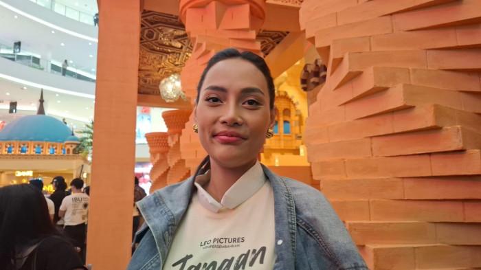 TATO BRAVY - Erika Carlina cerita soal tato baru mantan kekasihnya, DJ Bravy yang bertuliskan nama anaknya yakni 'Raxy Neil'. Erika Carlina di kawasan Senayan Jakarta Pusat, Jumat (13/3/2026).