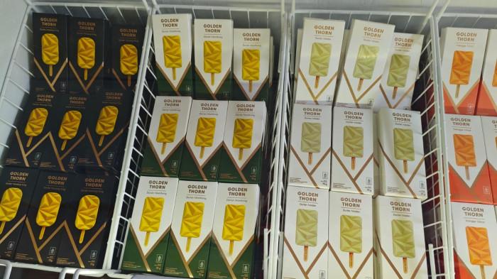 Es krim Golden Thorn dalam berbagai varian rasa, mulai dari Durian Musang King, Durian Monthong, Durian Medan, dan Mangga Gincu.