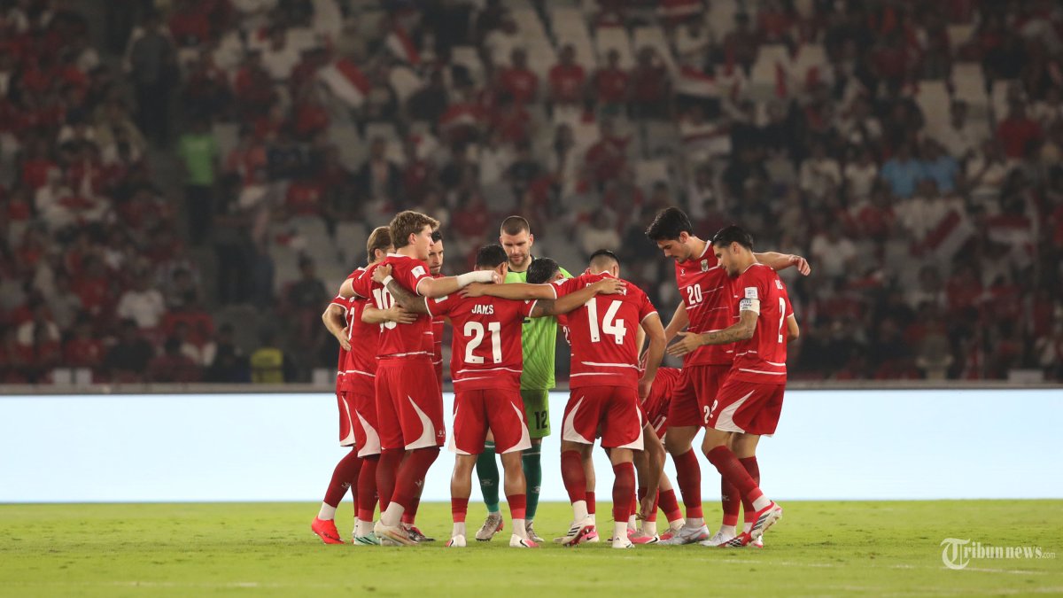 FIFA ASEAN CUP - Pesepak bola Timnas Indonesia sebelum melawan Timnas Malaysia saat pertandingan Grup A FIFA Asean Cup 2026 di Stadion Utama Gelora Bung Karno (SUGBK), Jakarta, Senin (28/9/2026). Skor sementara 0-0 di babak pertama. TRIBUNNEWS/HERUDIN