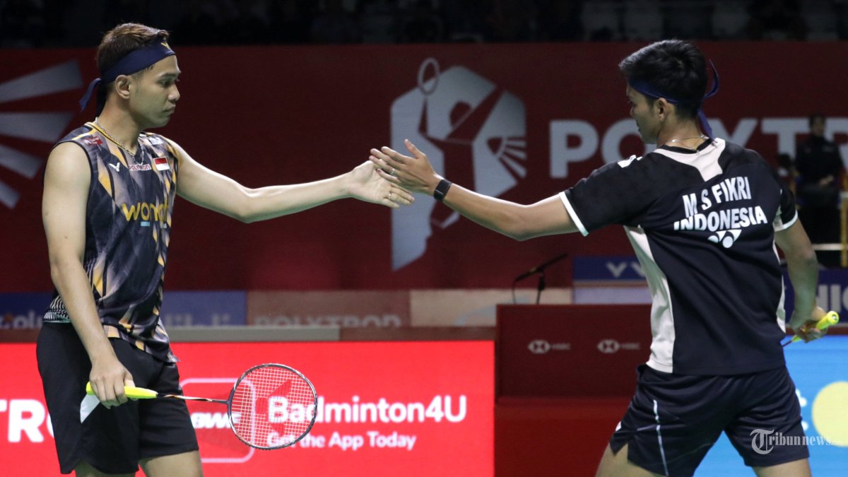 POLYTRON INDONESIA OPEN - Pebulu tangkis ganda putra Indonesia Fajar Alfian dan Muhammad Shohibul Fikri saat melawan pebulu tangkis ganda putra China Chen Bo Yang dan Liu Yi pada babak 32 besar Polytron Indonesia Open 2026 di Istora Senayan, Jakarta, Rabu (3/6/2026). Fajar dan Fikri gagal melaju ke babak 16 besar usai kalah dengan skor 13-21 dan 14-21. TRIBUNNEWS/IRWAN RISMAWAN