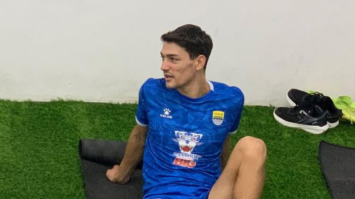 LATIHAN PERSIB - Pemain asal Italia, Federico Barba, dalam sesi latihan tim Persib Bandung menjelang laga menghadapi Lion City Sailors pada lanjutan Grup G AFC Champions League Two 2025/2026, Senin (24/11/2025). (Website Persib - 24/11/2025)